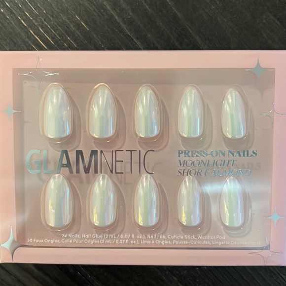 🤍BNIB Glamnetic Reusable Press On Nails RRP $15
‘Moonlight’ 🤍 - Picture 1 of 4